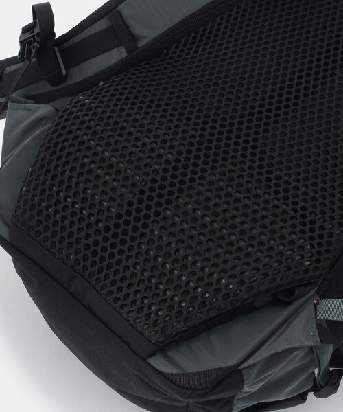 MOUNTAIN HARDWEAR（マウンテンハードウェアー）の「JMT25Lバックパック（バックパック/リュック・メンズ・グレー・FREE）」の11枚目の写真