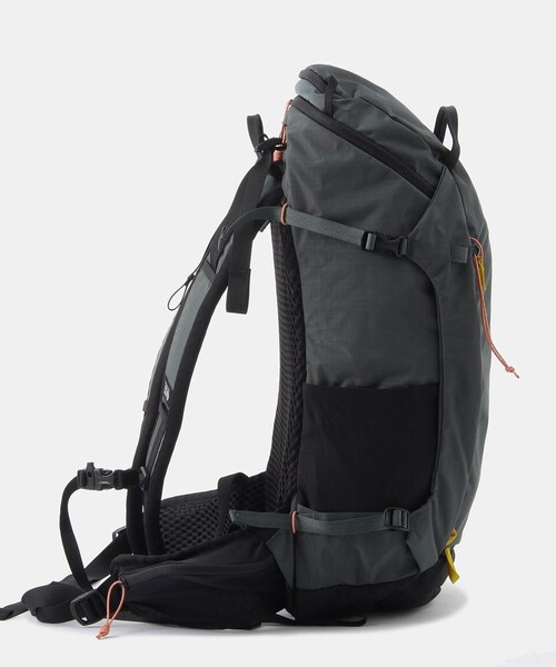 MOUNTAIN HARDWEAR（マウンテンハードウェアー）の「JMT25Lバックパック（バックパック/リュック・メンズ・グレー・FREE）」の3枚目の写真