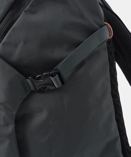 MOUNTAIN HARDWEAR（マウンテンハードウェアー）の「JMT25Lバックパック（バックパック/リュック・メンズ・グレー・FREE）」の6枚目の写真