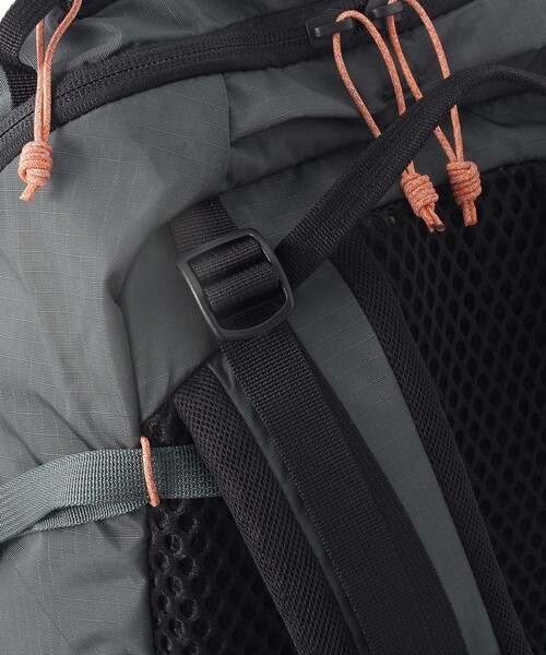 MOUNTAIN HARDWEAR（マウンテンハードウェアー）の「JMT25Lバックパック（バックパック/リュック・メンズ・グレー・FREE）」の8枚目の写真