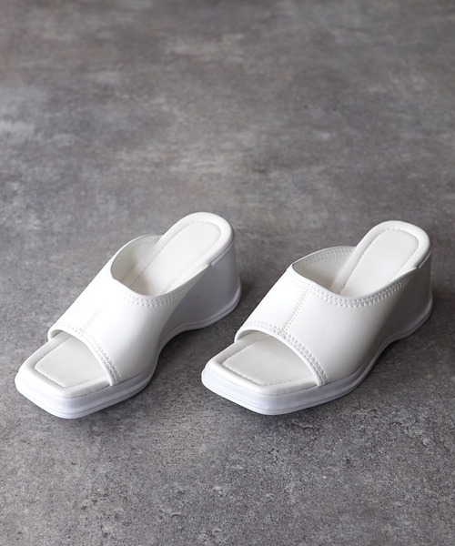 Riberry（リベリー）の「厚底ミュールサンダル（サンダル・レディース・ホワイト/ブラック・MEDIUM/LARGE）」の4枚目の写真