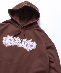 SEQUENZ（シークエンズ）の「【SEQUENZ】GRAFITTI CHENILLE HOODIE / グラフィティ ロゴ サガラ刺繍 パーカー（パーカー・メンズ）」
