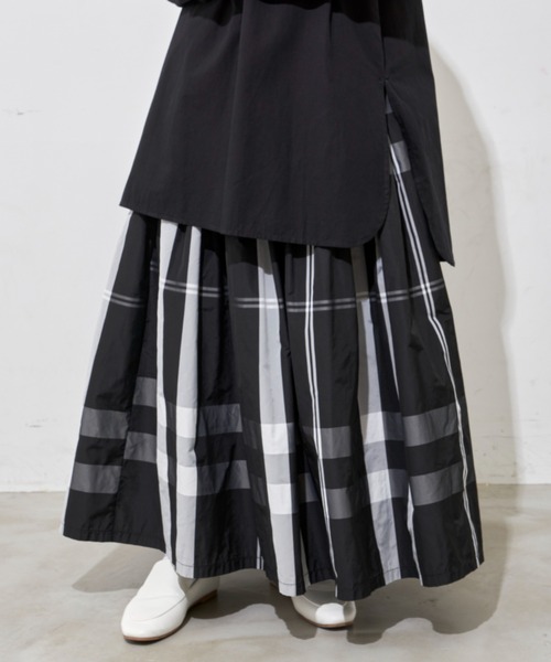 Libra Cue（リブラ キュー）の「マルチチェックボリュームスカート（スカート・レディース・ブラック/アイボリー/ブルー・FREE）」の2枚目の写真