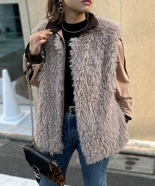 mi via loca(ミヴィアロカ)の「ボリュームファーノーカラーベスト(ベスト・レディース・アイボリー/ブラウン/ライトグリーン/ブルー/グレイッシュベージュ/ブラック・FREE)」の5枚目の写真