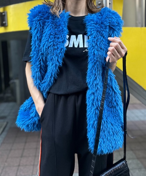 mi via loca(ミヴィアロカ)の「ボリュームファーノーカラーベスト(ベスト・レディース・アイボリー/ブラウン/ライトグリーン/ブルー/グレイッシュベージュ/ブラック・FREE)」の9枚目の写真