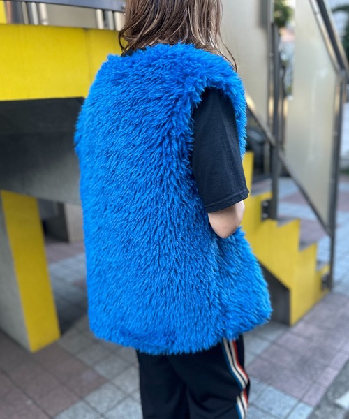 mi via loca(ミヴィアロカ)の「ボリュームファーノーカラーベスト(ベスト・レディース・アイボリー/ブラウン/ライトグリーン/ブルー/グレイッシュベージュ/ブラック・FREE)」の19枚目の写真