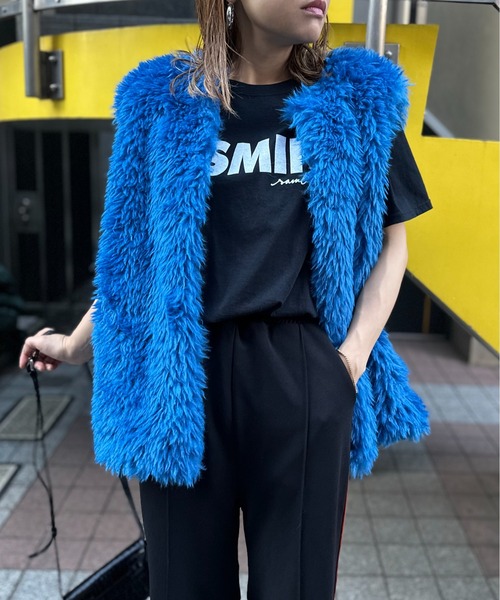 mi via loca(ミヴィアロカ)の「ボリュームファーノーカラーベスト(ベスト・レディース・アイボリー/ブラウン/ライトグリーン/ブルー/グレイッシュベージュ/ブラック・FREE)」の16枚目の写真