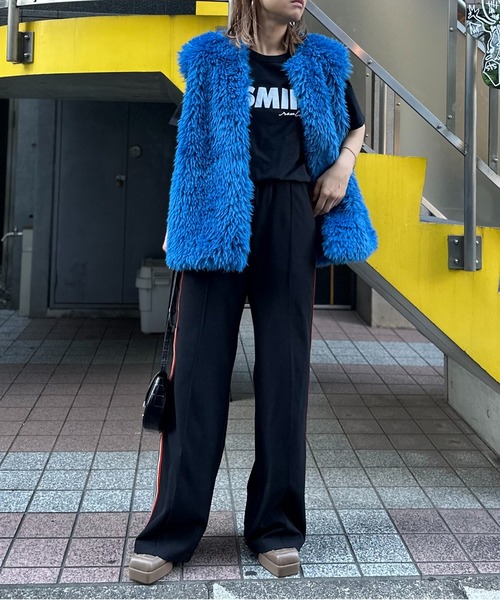 mi via loca(ミヴィアロカ)の「ボリュームファーノーカラーベスト(ベスト・レディース・アイボリー/ブラウン/ライトグリーン/ブルー/グレイッシュベージュ/ブラック・FREE)」の22枚目の写真