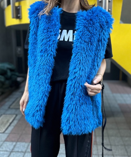mi via loca(ミヴィアロカ)の「ボリュームファーノーカラーベスト(ベスト・レディース・アイボリー/ブラウン/ライトグリーン/ブルー/グレイッシュベージュ/ブラック・FREE)」の12枚目の写真