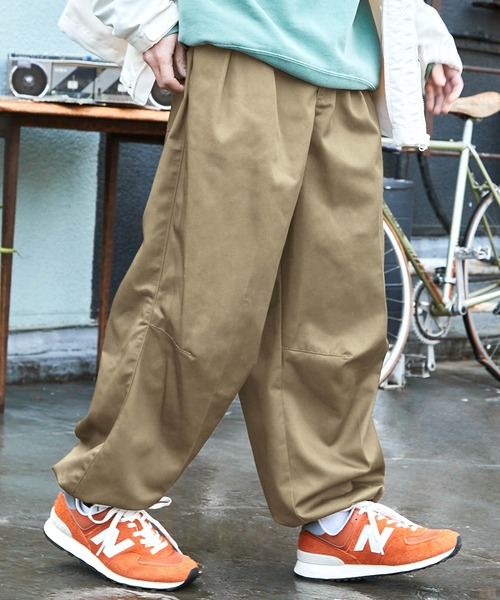 BARK MANHATTAN(バークマンハッタン)の「ワイドストレート2タックスノーチノパンツ(チノパンツ・メンズ・ネイビー/ベージュ/オリーブ/アイボリー/ブラック・M/L)」の3枚目の写真