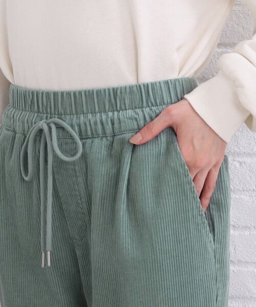 SHOO・LA・RUE(シューラルー)の「◆コーデュロイ イージーテーパードパンツ【SHOO WARM/美脚シルエット】(その他パンツ・レディース・キャメル/ライトグリーン/グレー/アイボリー・03/02/05/04/10/01)」の8枚目の写真