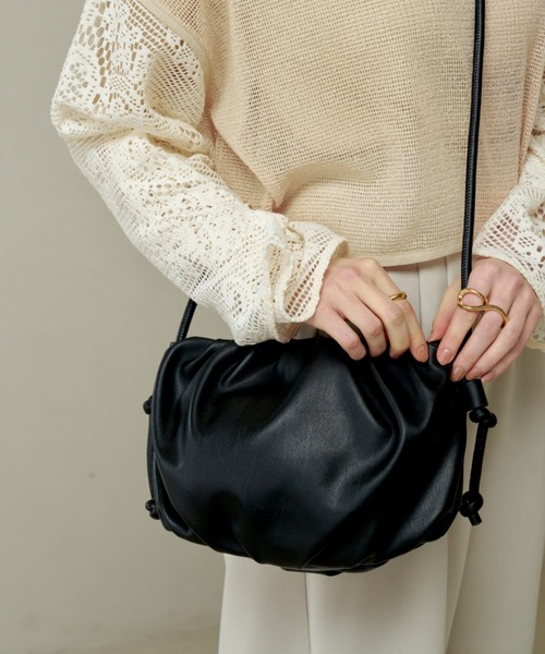 hinari（ヒナリ）の「ギャザーショルダーバッグ（ショルダーバッグ・レディース・キャメル/アイボリー/ブラック・FREE）」の14枚目の写真