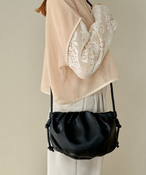 hinari（ヒナリ）の「ギャザーショルダーバッグ（ショルダーバッグ・レディース・キャメル/アイボリー/ブラック・FREE）」の16枚目の写真