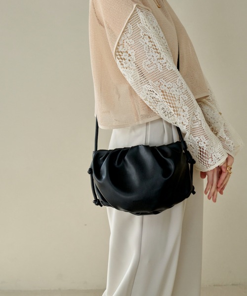 hinari（ヒナリ）の「ギャザーショルダーバッグ（ショルダーバッグ・レディース・キャメル/アイボリー/ブラック・FREE）」の17枚目の写真