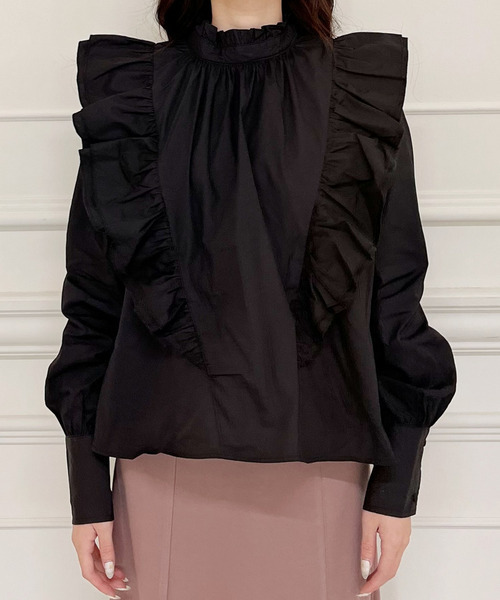 MIIA（ミーア）の「フロントデザインブラウス（シャツ/ブラウス・レディース・ベージュ/ブラック/オフホワイト・FREE）」の4枚目の写真