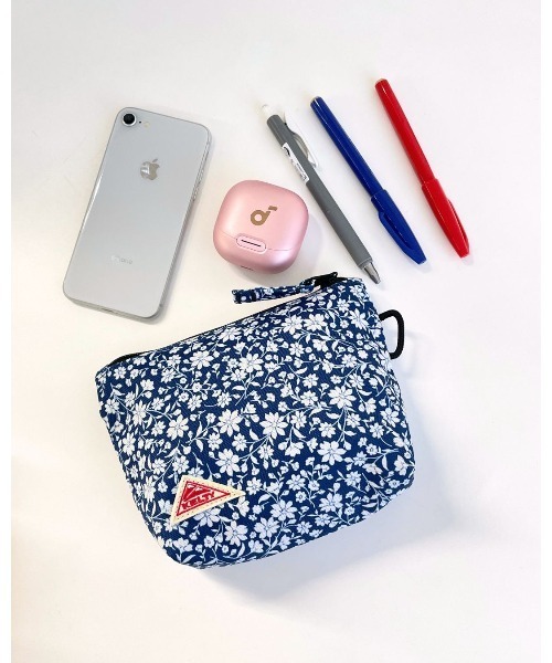 KELTY（ケルティ）の「最終入庫【KELTY】ポーチ/DP HANDY POUCH（ポーチ・レディース・ベージュ/レオパード/ブラック/グレー/ブルー・FREE）」の6枚目の写真