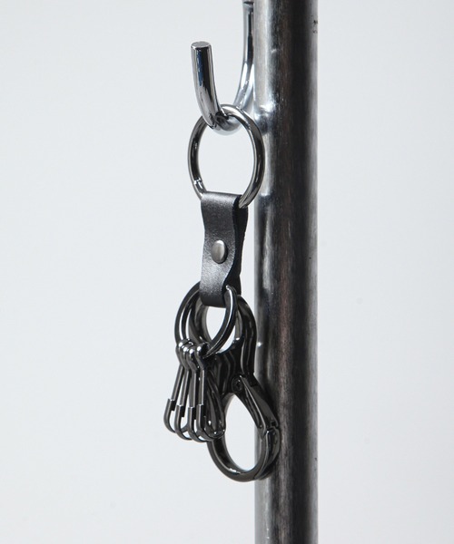 NILWAY（ニルウェイ）の「PUレザーカラビナキーホルダー（キーホルダー・メンズ・ブラック/シルバー/チャコール・FREE）」の3枚目の写真