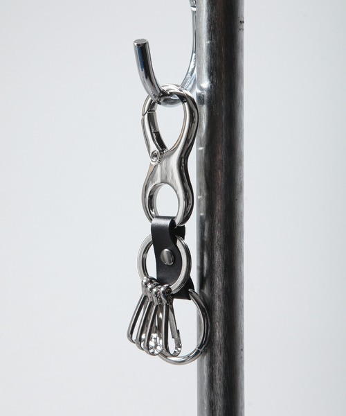 NILWAY（ニルウェイ）の「PUレザーカラビナキーホルダー（キーホルダー・メンズ・ブラック/シルバー/チャコール・FREE）」の11枚目の写真