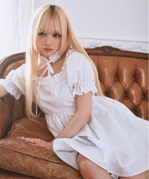 FickleBebe(フィクルベベ)の「フリルチョーカーワンピース(ワンピース・レディース・ブラック/ホワイト・1/0)」の2枚目の写真