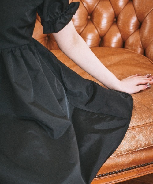 FickleBebe(フィクルベベ)の「フリルチョーカーワンピース(ワンピース・レディース・ブラック/ホワイト・1/0)」の9枚目の写真