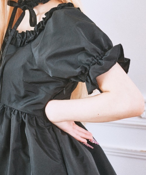 FickleBebe(フィクルベベ)の「フリルチョーカーワンピース(ワンピース・レディース・ブラック/ホワイト・1/0)」の11枚目の写真