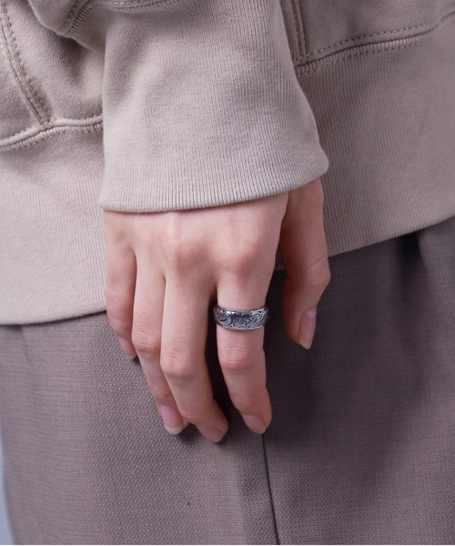 LION HEART（ライオンハート）の「【限定展開】“HAWAIIAN”ワイドリング/サージカルステンレス（金属アレルギー対応）【LION HEART / ライオンハート】（リング・メンズ・シルバー/ライトブラック・13号/15号/17号/19号/21号/23号/25号）」の11枚目の写真