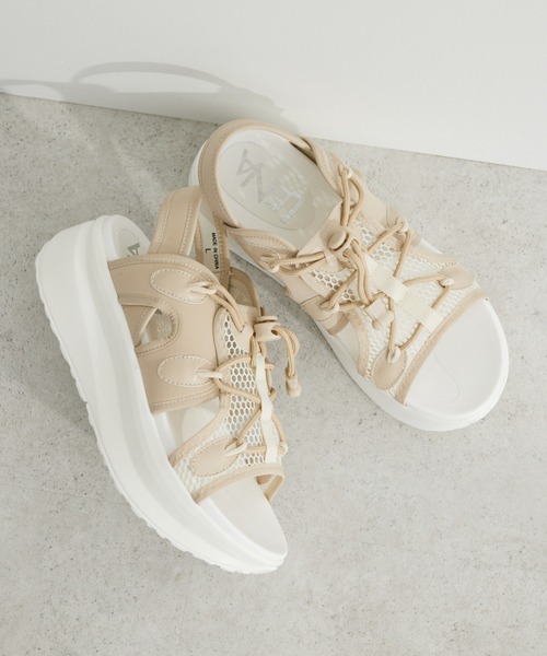 Green Parks(グリーンパークス)の「・LENA メッシュ厚底サンダル(サンダル・レディース・ベージュ/ブラック・L/LL/S/M)」の2枚目の写真