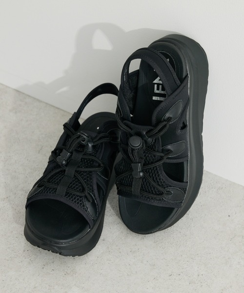 Green Parks(グリーンパークス)の「・LENA メッシュ厚底サンダル(サンダル・レディース・ベージュ/ブラック・L/LL/S/M)」の1枚目の写真