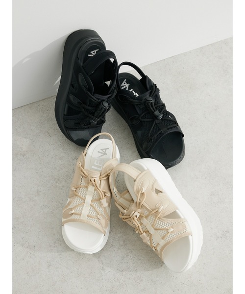 Green Parks(グリーンパークス)の「・LENA メッシュ厚底サンダル(サンダル・レディース・ベージュ/ブラック・L/LL/S/M)」の13枚目の写真