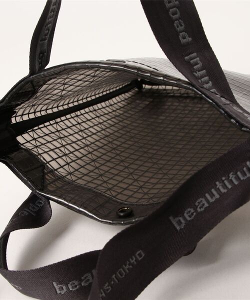 beautiful people(ビューティフルピープル)の「beautiful people plaid vinyl logo tape sacoshe bag 7345611929(ショルダーバッグ・レディース・ブラック・FREE)」の5枚目の写真