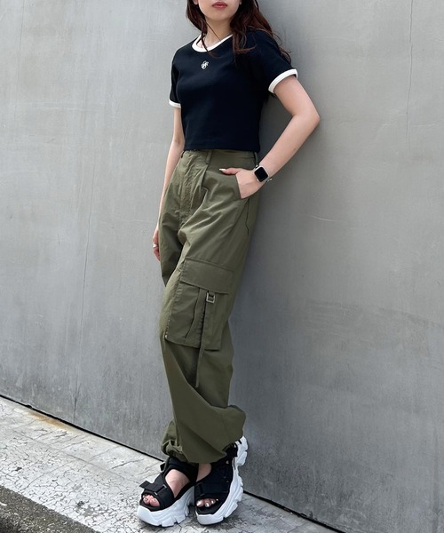 INGNI(イング)の「胸刺しゅうロゴリンガーリブTシャツ(Tシャツ/カットソー・レディース・レッド系3/ホワイト×ブラック/ブラック×ホワイト・M)」の9枚目の写真