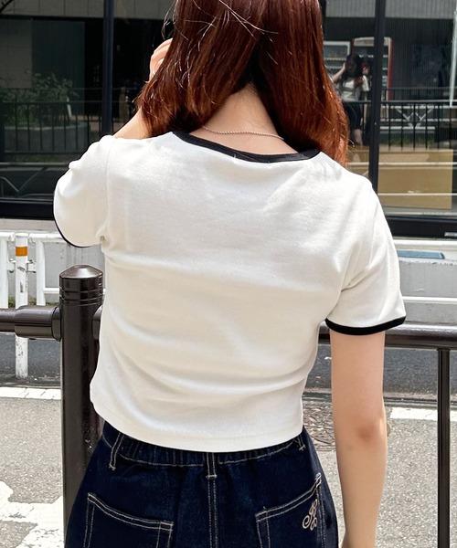 INGNI(イング)の「胸刺しゅうロゴリンガーリブTシャツ(Tシャツ/カットソー・レディース・レッド系3/ホワイト×ブラック/ブラック×ホワイト・M)」の4枚目の写真