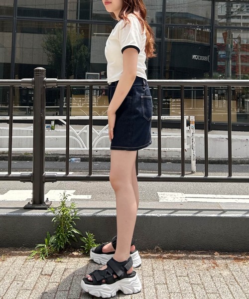 INGNI(イング)の「胸刺しゅうロゴリンガーリブTシャツ(Tシャツ/カットソー・レディース・レッド系3/ホワイト×ブラック/ブラック×ホワイト・M)」の6枚目の写真