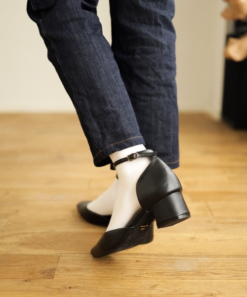 SESTO(セスト)の「【通勤&オケージョン対応】スクエアトゥメリージェーンストラップパンプス(パンプス・レディース・ブラック/シルバー/ブラック系その他・24.0cm/23.0cm/25.0cm/24.5cm/23.5cm/22.5cm)」の6枚目の写真