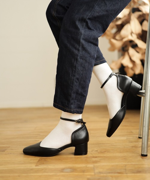 SESTO(セスト)の「【通勤&オケージョン対応】スクエアトゥメリージェーンストラップパンプス(パンプス・レディース・ブラック/シルバー/ブラック系その他・24.0cm/23.0cm/25.0cm/24.5cm/23.5cm/22.5cm)」の7枚目の写真