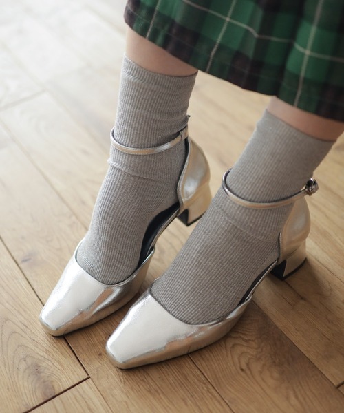 SESTO(セスト)の「【通勤&オケージョン対応】スクエアトゥメリージェーンストラップパンプス(パンプス・レディース・ブラック/シルバー/ブラック系その他・24.0cm/23.0cm/25.0cm/24.5cm/23.5cm/22.5cm)」の13枚目の写真