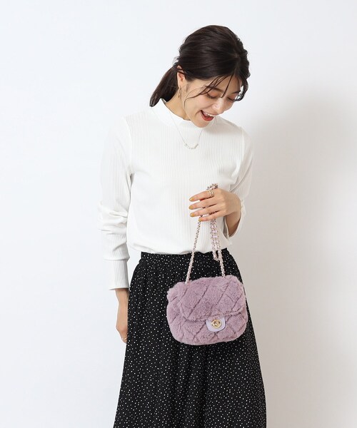 SHOO・LA・RUE（シューラルー）の「◆フェイクファーキルトショルダーバッグ（ショルダーバッグ・レディース・ベージュ/ライトパープル/ブラック・00）」の4枚目の写真