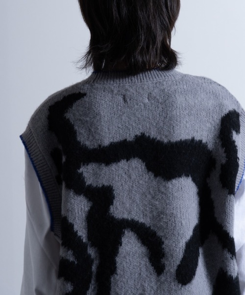 NYLAUS（ナイラス）の「Mohair Like Whole Pattern Loose Knit Vest / モヘアライク 総柄 ルーズ ニットベスト（ベスト・メンズ・ブラック系/グレー系/パープル系・M/L）」の10枚目の写真