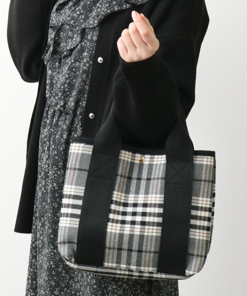 salle de bal（サルデバル）の「polka polka / ポルカポルカ e.e.p. ファスナー仕切りトート SDI（トートバッグ・レディース・グレー/ブラック/ベージュ/キャメル/グレー系その他・FREE）」の4枚目の写真