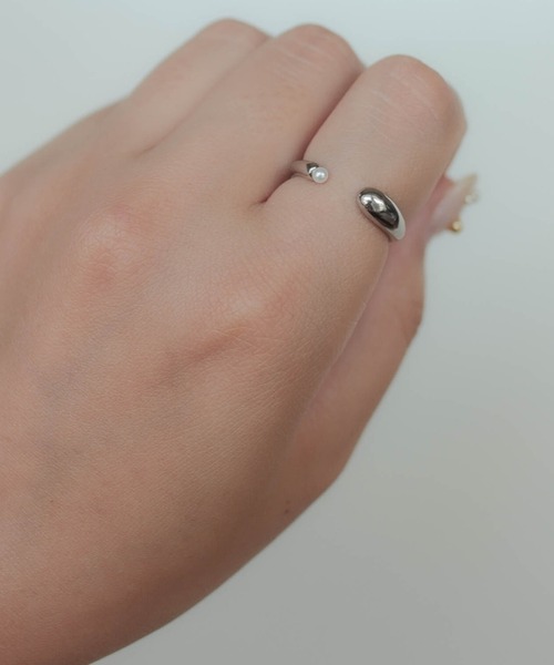 ebine（エビネ）の「金属アレルギー対応 サージカルステンレス Side Pearl Ring（リング・レディース・ゴールド/シルバー/ピンク・7号/13号/16号/11号/9号）」の5枚目の写真