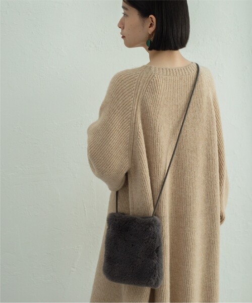 OPAQUE.CLIP（オペークドットクリップ）の「◆フェイクファーミニポシェット（ショルダーバッグ・レディース・チャコールグレー/オフホワイト/グリーン/サンドベージュ・00）」の8枚目の写真