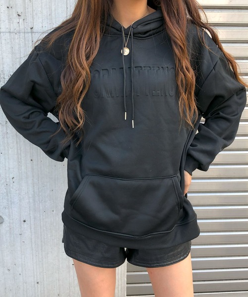 GLAMOROUS JANE(グラマラスジェーン)の「裏起毛エンボスロゴプルパーカー(パーカー・レディース・ブラック/ホワイト/グレー・FREE)」の13枚目の写真