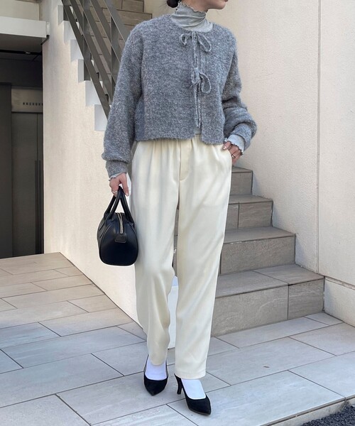 fredy emue（フレディエミュ）の「シルキーウォームツイルテーパードパンツ（その他パンツ・レディース・オフホワイト/ブラック/カーキ/サックスブルー・36/38）」の5枚目の写真