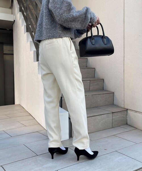 fredy emue（フレディエミュ）の「シルキーウォームツイルテーパードパンツ（その他パンツ・レディース・オフホワイト/ブラック/カーキ/サックスブルー・36/38）」の10枚目の写真