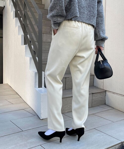 fredy emue（フレディエミュ）の「シルキーウォームツイルテーパードパンツ（その他パンツ・レディース・オフホワイト/ブラック/カーキ/サックスブルー・36/38）」の11枚目の写真
