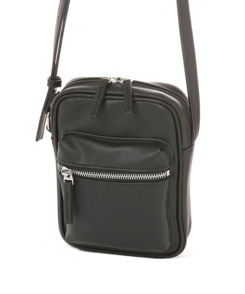 LAKOLE（ラコレ）の「ジップショルダーバッグ / 991664（ショルダーバッグ・メンズ・ブラック/オフホワイト/サンドグレー・FREE）」の8枚目の写真