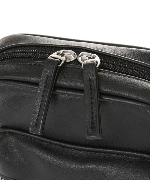 LAKOLE（ラコレ）の「ジップショルダーバッグ / 991664（ショルダーバッグ・メンズ・ブラック/オフホワイト/サンドグレー・FREE）」の13枚目の写真