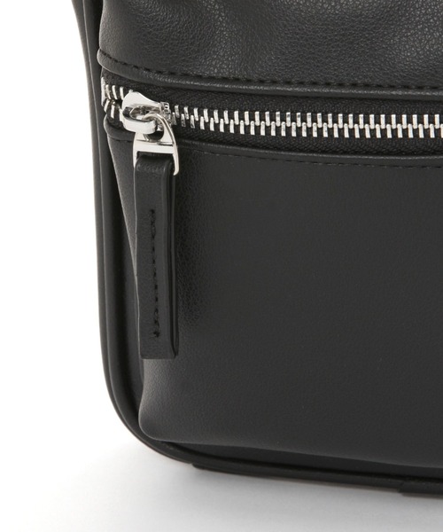 LAKOLE（ラコレ）の「ジップショルダーバッグ / 991664（ショルダーバッグ・メンズ・ブラック/オフホワイト/サンドグレー・FREE）」の14枚目の写真