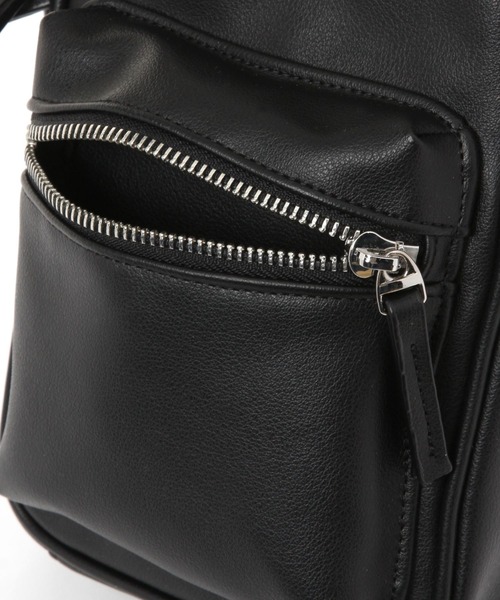 LAKOLE（ラコレ）の「ジップショルダーバッグ / 991664（ショルダーバッグ・メンズ・ブラック/オフホワイト/サンドグレー・FREE）」の15枚目の写真
