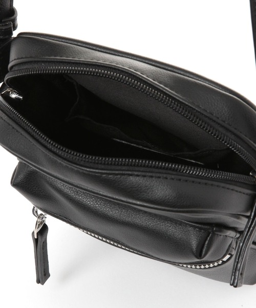 LAKOLE（ラコレ）の「ジップショルダーバッグ / 991664（ショルダーバッグ・メンズ・ブラック/オフホワイト/サンドグレー・FREE）」の16枚目の写真